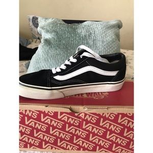 Black and white Old skool vans